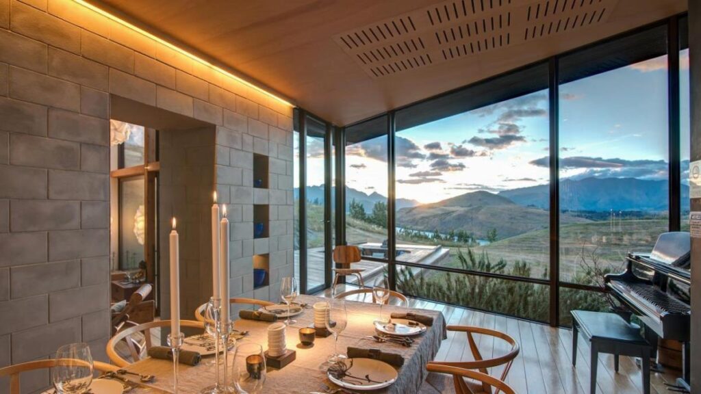 An Exceptional Contemporary Home in Lake Hayes, New Zealand