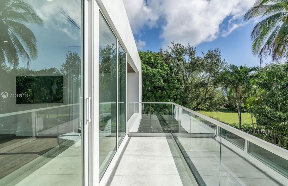 Brand-New-Key-Biscayne-Home-is-a-Modern-Marvel-for-Sale-at-3999000-5