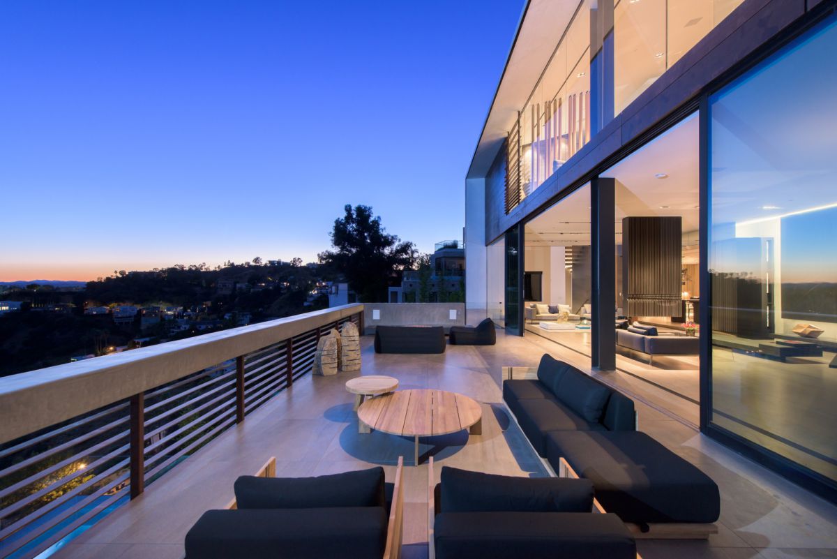 Enjoy-the-Best-Cityscape-Views-in-Los-Angeles-Home-is-Asking-8275000-2