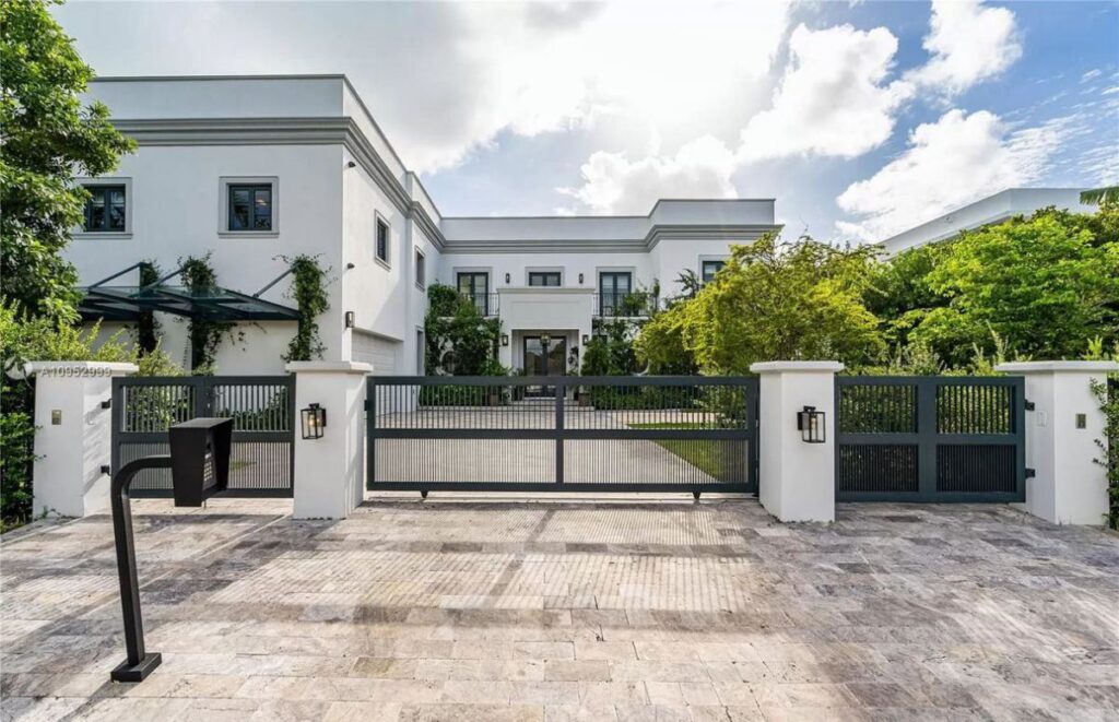The House in Key Biscayne is a luxurious waterfront estate with spectacular daily sunset views and exquisite decoration now available for sale. This home located at 610 S Mashta Dr, Key Biscayne, Florida; offering 7 bedrooms and 7 bathrooms with over 6,400 square feet of living spaces.