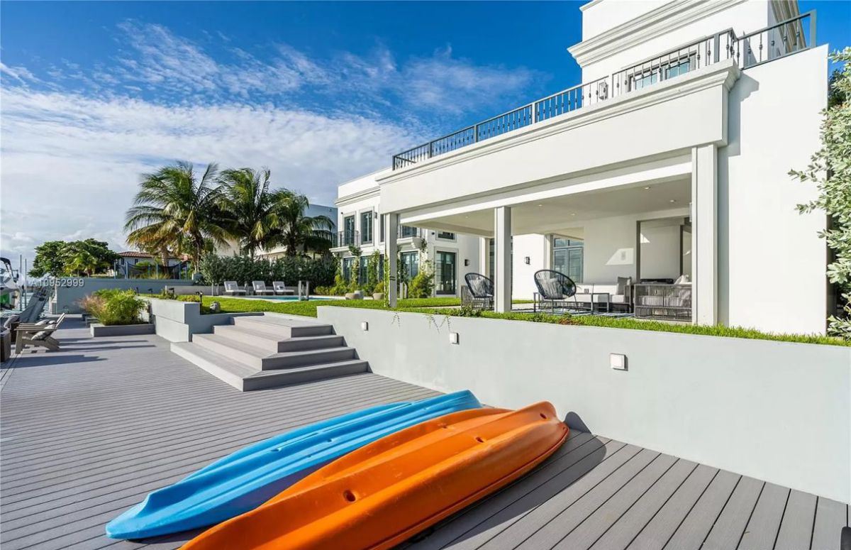 Exclusive-Elegant-Waterfront-House-in-Key-Biscayne-Sells-for-16000000-25