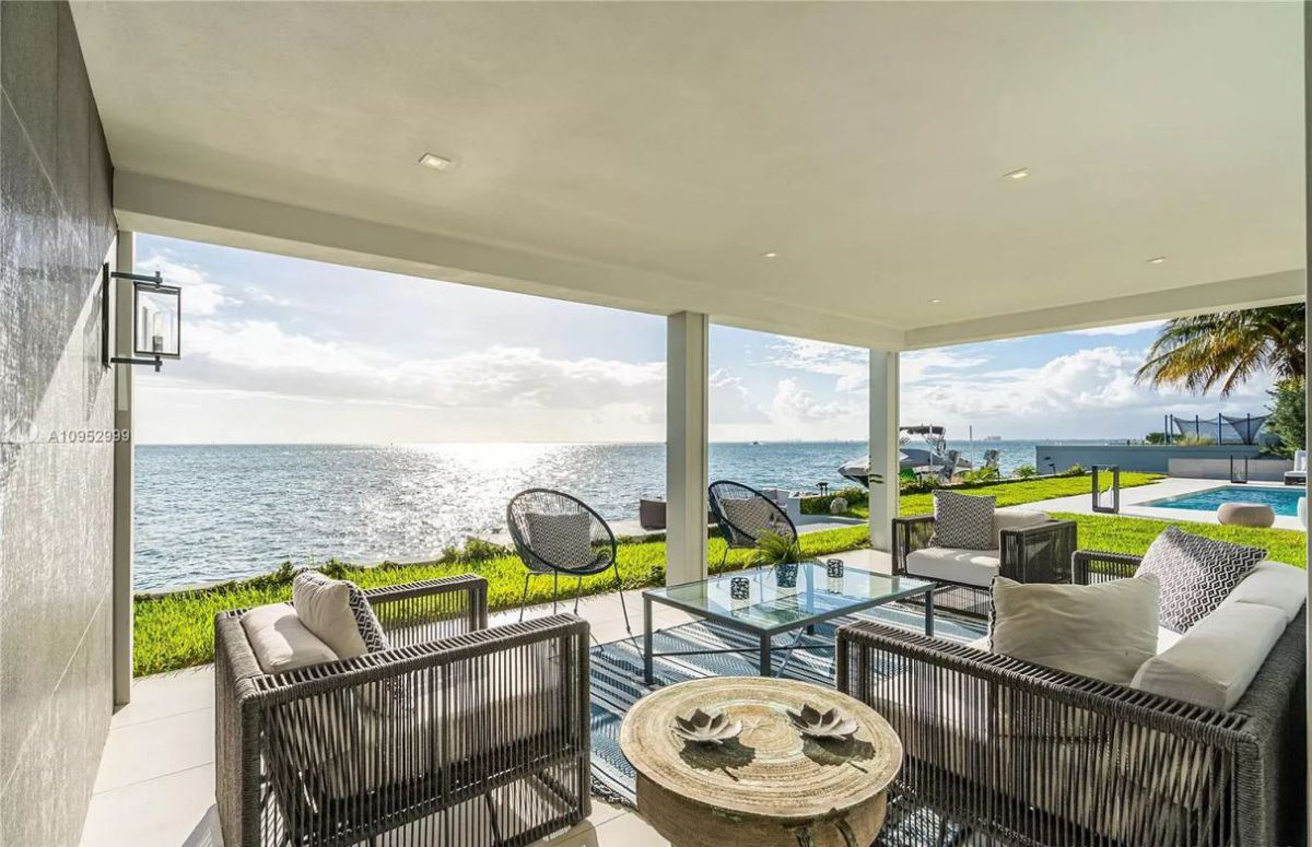 Exclusive-Elegant-Waterfront-House-in-Key-Biscayne-Sells-for-16000000-34
