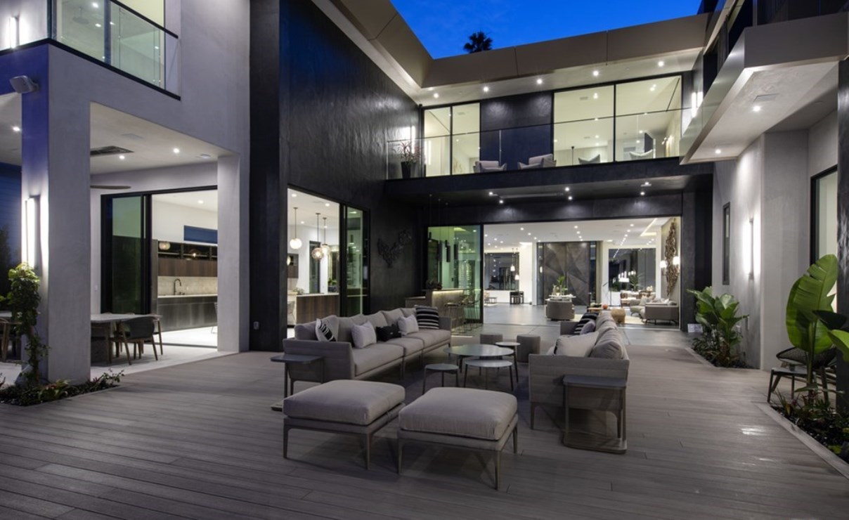 Inside-A-21995000-Exquisitely-Beverly-Hills-Home-Just-Hit-The-Market-17