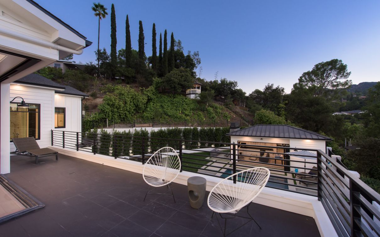 Lifestyle-of-Comfort-and-Glamor-in-Encino-Home-for-Sale-at-4799000-15