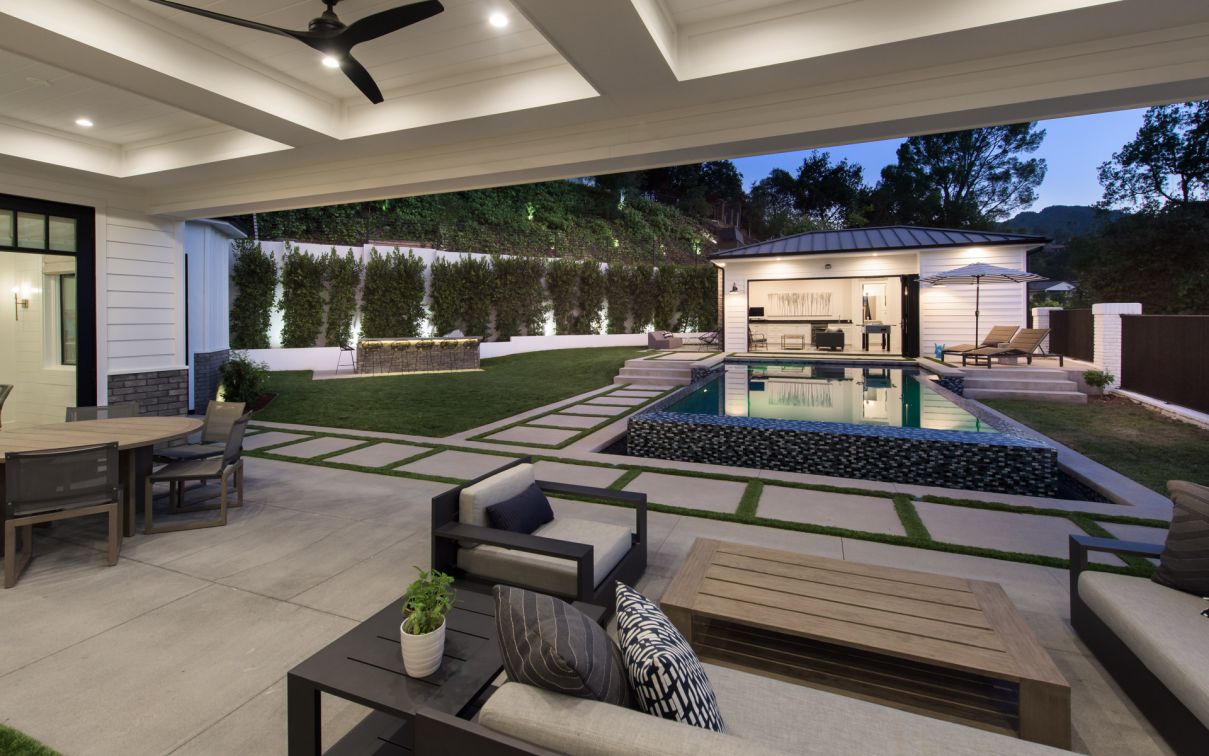 Lifestyle-of-Comfort-and-Glamor-in-Encino-Home-for-Sale-at-4799000-7