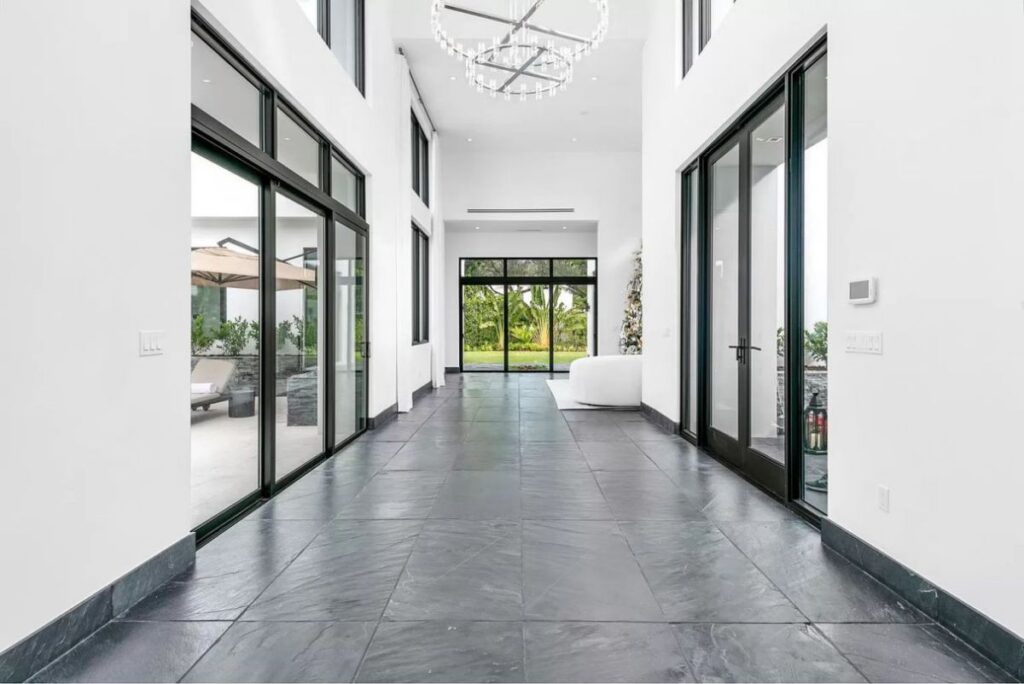 Magnificent Modern Home in Coral Gables backs on Market for $6,850,000