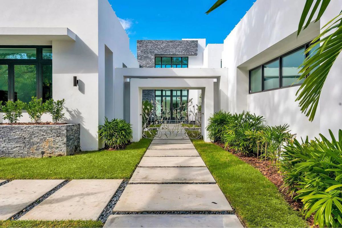 Magnificent-Modern-Home-in-Coral-Gables-backs-on-Market-for-6850000-15
