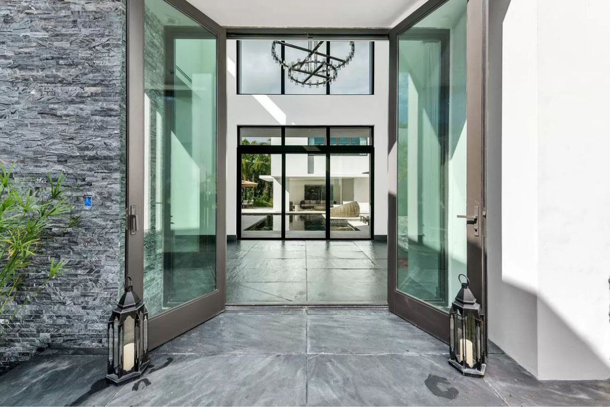 Magnificent-Modern-Home-in-Coral-Gables-backs-on-Market-for-6850000-22