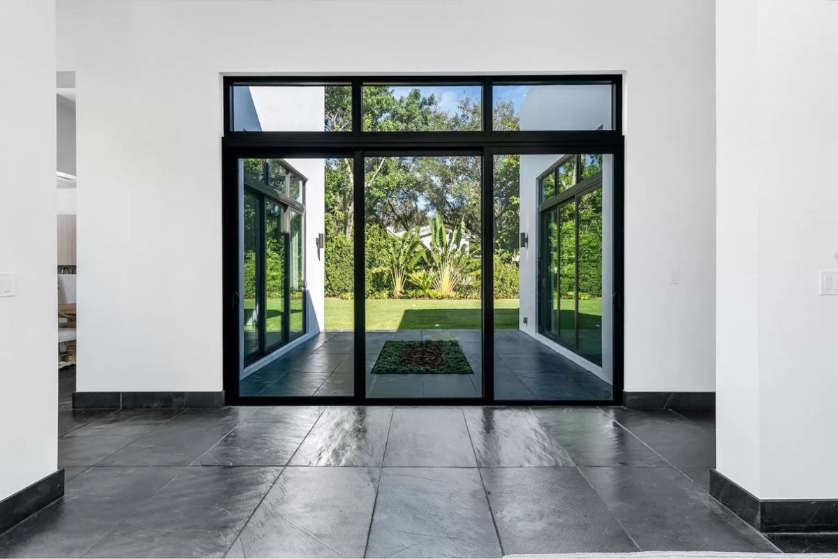 Magnificent-Modern-Home-in-Coral-Gables-backs-on-Market-for-6850000-28