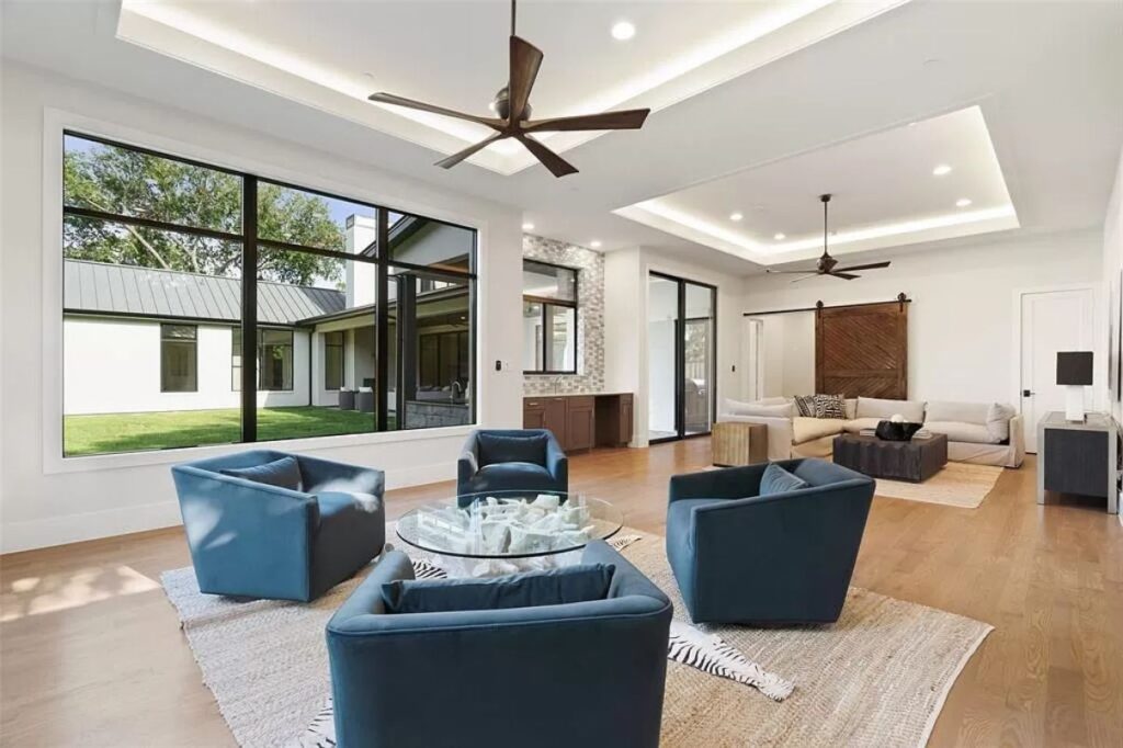 The Dallas Home is a newly built Twin Oaks residence offers exceptional details, custom finishes now available for sale. This home located at 4213 Willow Grove Rd, Dallas, Texas; offering 5 bedrooms and 7 bathrooms with over 6,700 square feet of living spaces.