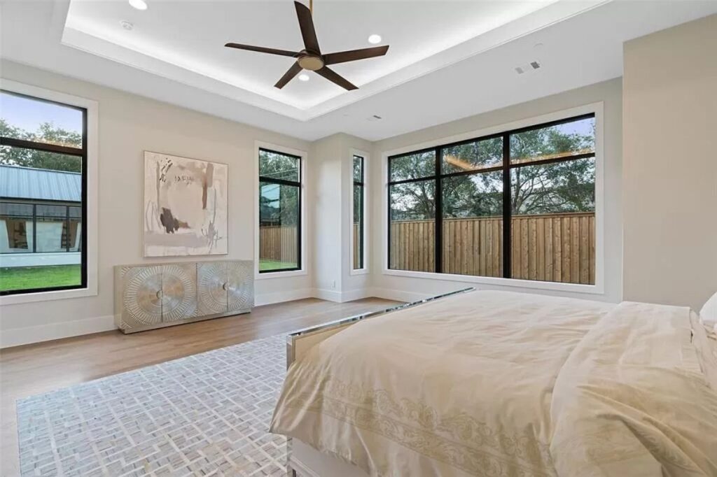 The Dallas Home is a newly built Twin Oaks residence offers exceptional details, custom finishes now available for sale. This home located at 4213 Willow Grove Rd, Dallas, Texas; offering 5 bedrooms and 7 bathrooms with over 6,700 square feet of living spaces.