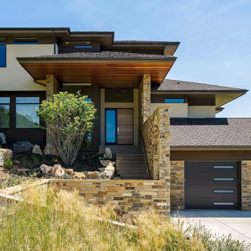 The Colorado House is a recent architectural competition by the prestigious TKP Architects with wildlife that comes in every morning and night now available for sale. This Colorado house located at 5686 High Toll Trl, Morrison, Colorado; offering 4 bedrooms and 5 bathrooms with over 5,000 square feet of living spaces.