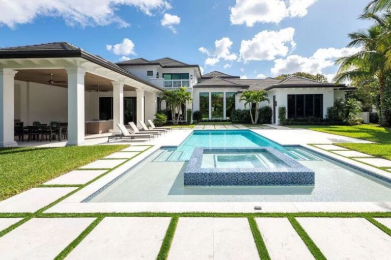 This $6,800,000 Florida Home in Jupiter Features the Pinnacle of Luxury