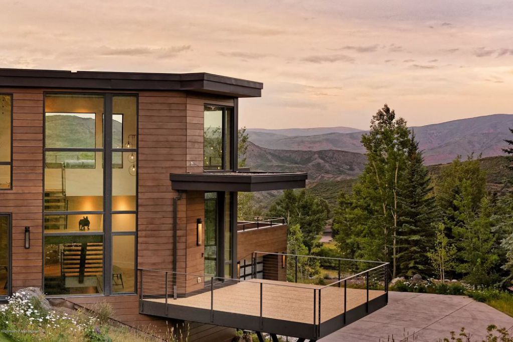 The Colorado Home is a newly constructed contemporary estate with amazing views and finishes throughout now available for sale. This home located at 190 Fox Ln, Snowmass Village, Colorado; offering 5 bedrooms and 6 bathrooms with over 6,400 square feet of living spaces.