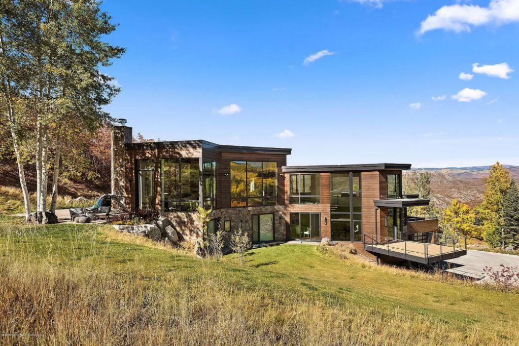 This-8995000-Colorado-Home-brings-A-Gracious-Entertaining-4