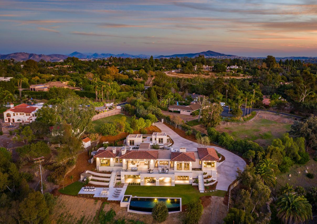 This-9950000-Rancho-Santa-Fe-Home-offers-Luxury-at-its-Finest-1