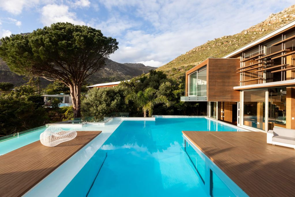 The Modern Home in Cape Town is a sleek retreat above Hout Bay including 3 bedrooms and 3 bathrooms. This home is designed and built with high quality and smart facilities and luxurious amenities.