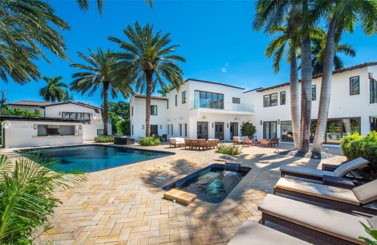$18,900,000 Miami Beach Waterfront Home for Sale Features Sleek Details
