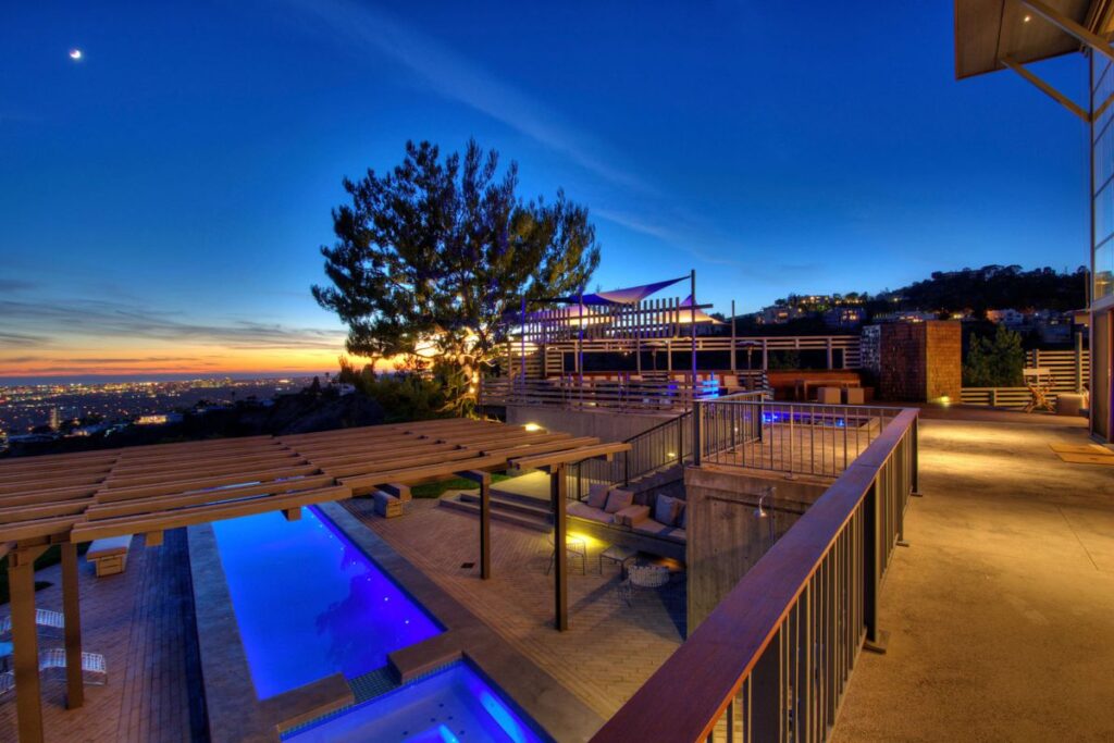 Modern Masterwork with unhindered ocean view in Los Angeles, California