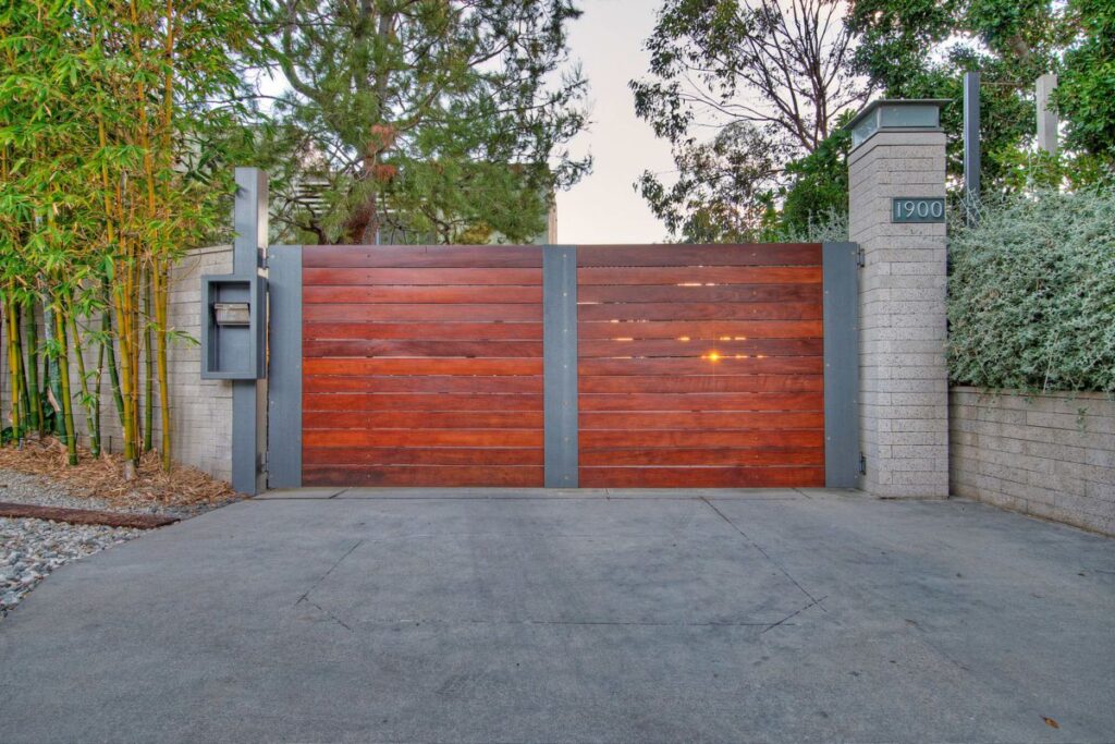 Modern Masterwork with unhindered ocean view in Los Angeles, California