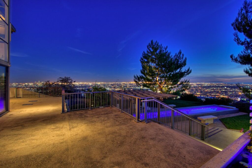 Modern Masterwork with unhindered ocean view in Los Angeles, California