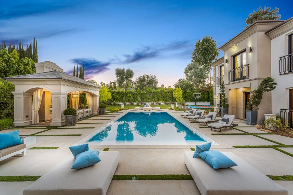 Outstanding Home in Encino with living space over 13,000 Square feet 