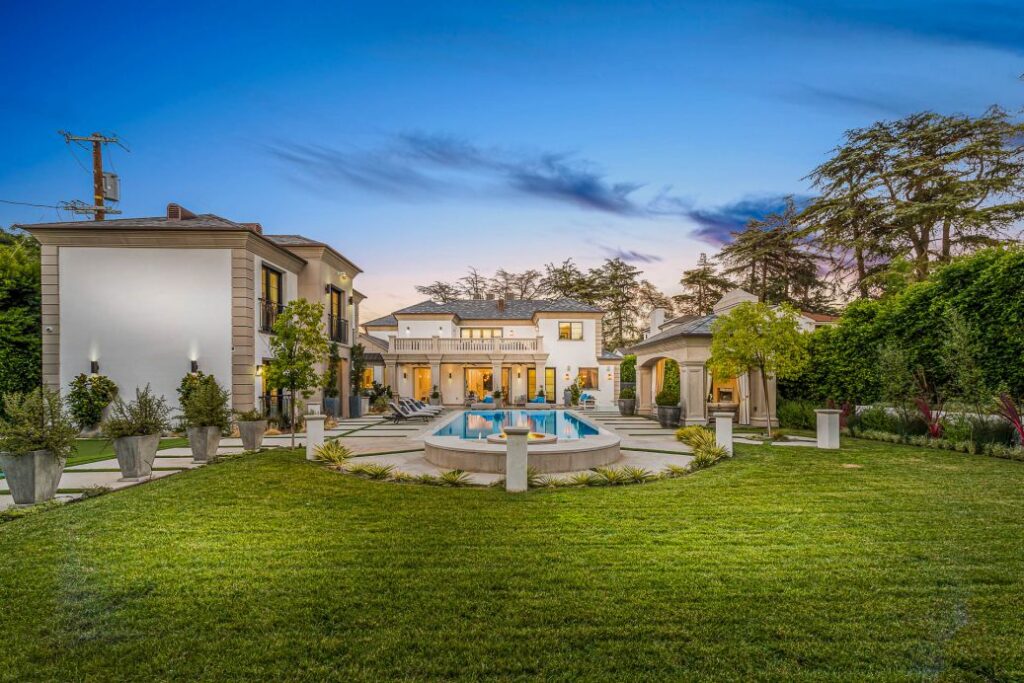 Outstanding Home in Encino with living space over 13,000 Square feet 