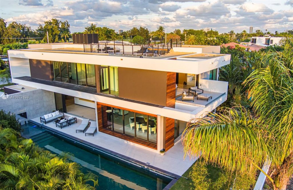The Miami Beach House is a modern estate boasting opulence and sophistication sits in a quiet gated community now available for sale. This home located at 860 S Shore Dr, Miami Beach, Florida; offering 5 bedrooms and 6 bathrooms with over 5,000 square feet of living spaces.