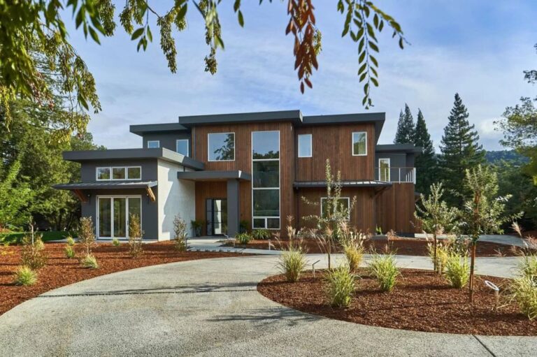 A $10,800,000 Modern Home in Los Altos Hills with Abundant Space