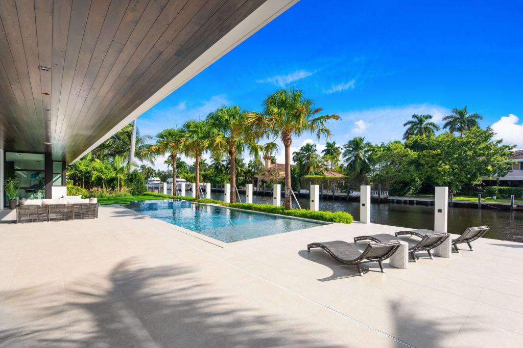 A-8988500-Fort-Lauderdale-House-meets-Latest-SoFlo-Lifestyle-10