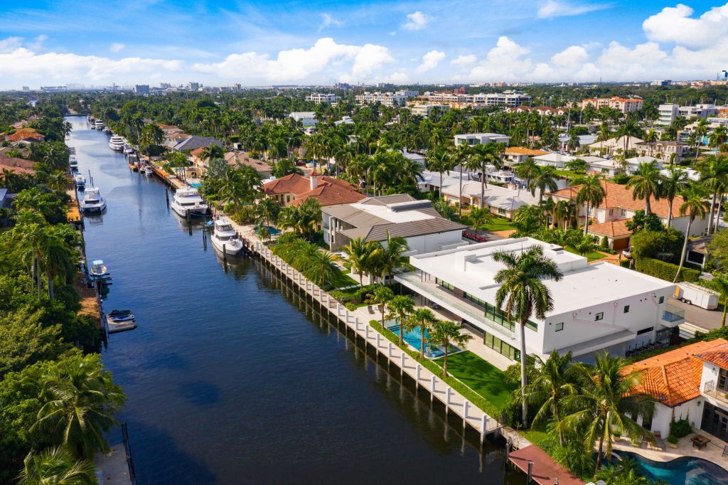 The Fort Lauderdale House is a luxurious property has amazing pool and waterfront views of stunning simplicity and sophistication now available for sale. This home located at 188 Nurmi Dr, Fort Lauderdale, Florida; offering 6 bedrooms and 7 bathrooms with over 7,500 square feet of living spaces.