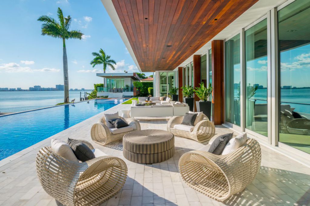 A Fabulous Work of Art With Pool and Spa Combo at Miami Beach, Florida