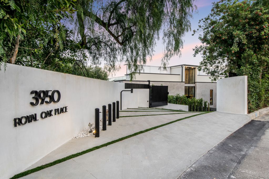 The House in Encino is a newly constructed contemporary masterpiece with unobstructed views in the coveted Royal Oaks now available for sale. This home located at 3950 Royal Oak Pl, Encino, California; offering 8 bedrooms and 14 bathrooms with over 13,000 square feet of living spaces