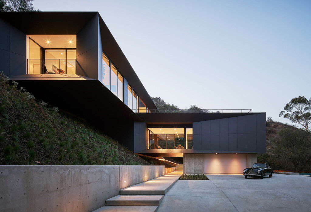 The California Modern House named "LR2 House"  in Pasadena, Los Angeles, California was designed by Montalba Architects in Modern style; this house offers luxurious living with high end finishes and smart amenities.