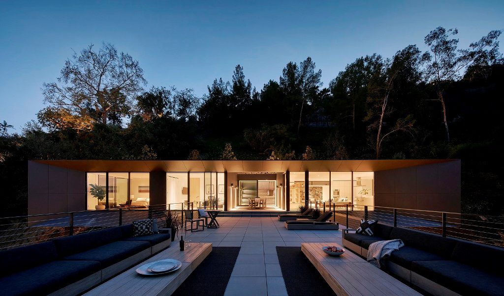 The California Modern House named "LR2 House"  in Pasadena, Los Angeles, California was designed by Montalba Architects in Modern style; this house offers luxurious living with high end finishes and smart amenities.