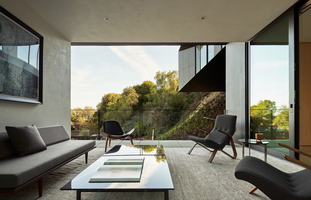 The California Modern House named "LR2 House"  in Pasadena, Los Angeles, California was designed by Montalba Architects in Modern style; this house offers luxurious living with high end finishes and smart amenities.