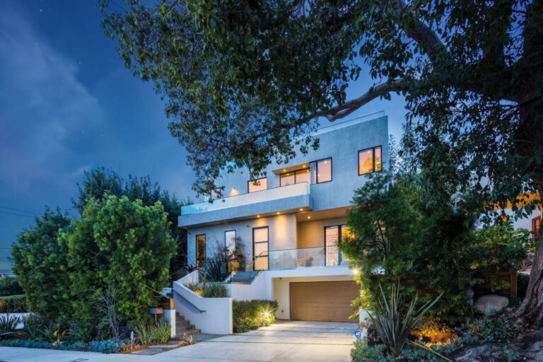 A Sleek Contemporary Home in Pacific Palisades for Sale at $6,349,000