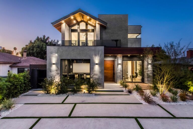 A Smart Home in Venice Designed and Built by the Arzuman Brothers