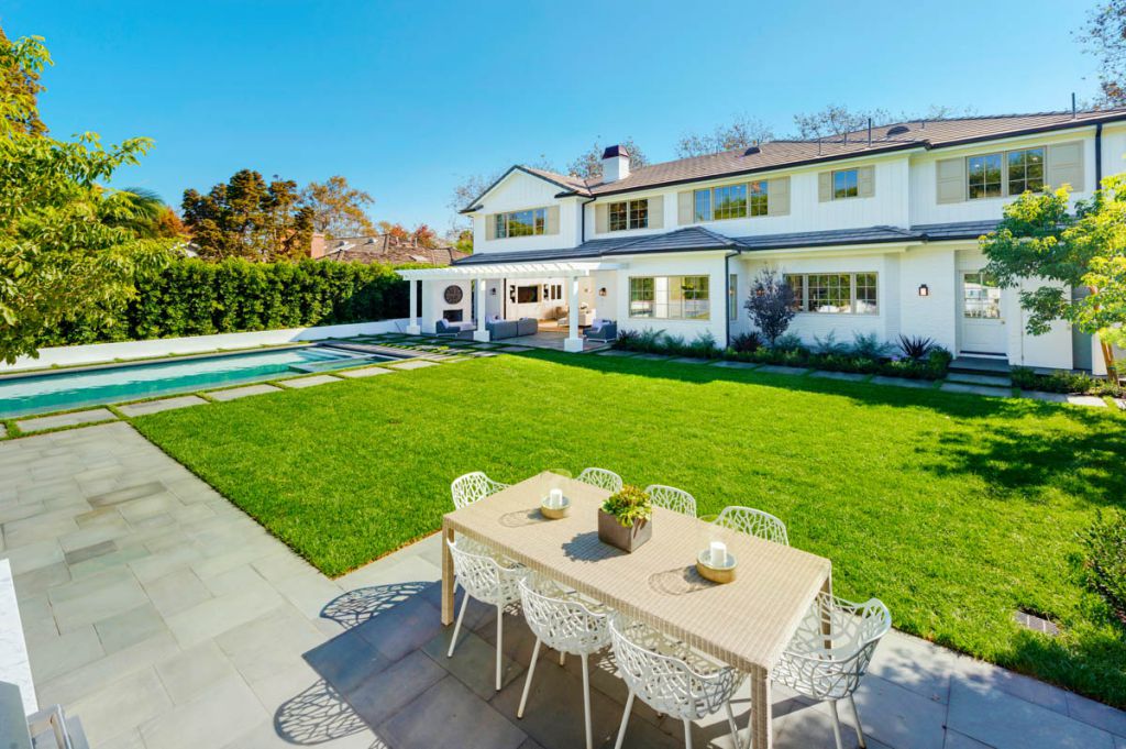A-Spectacular-Traditional-Home-in-Pacific-Palisades-Asking-for-14995000-27