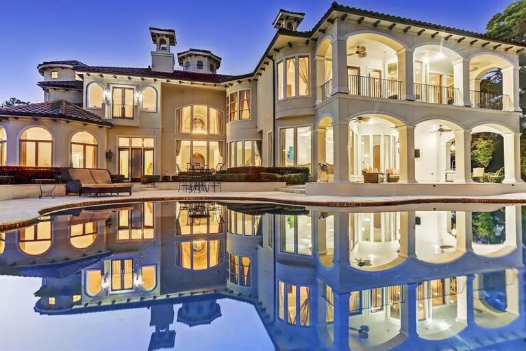 UltraLuxurious Estate with Sports Complex and Guest House in Exclusive