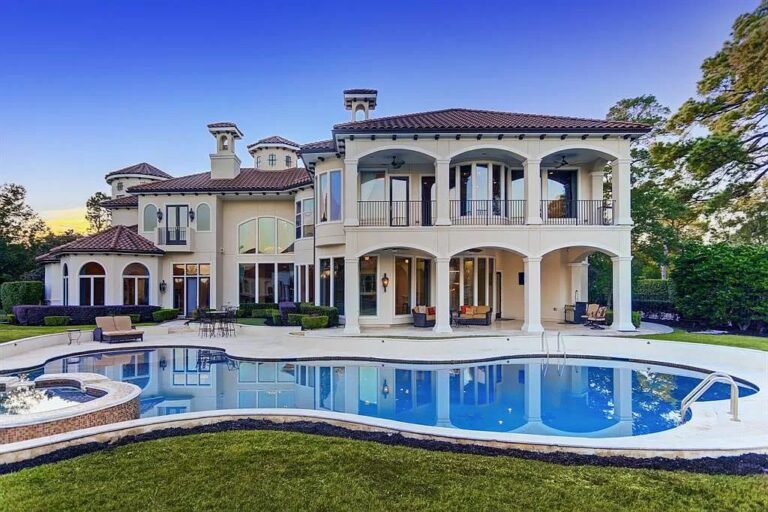 UltraLuxurious Estate with Sports Complex and Guest House in Exclusive