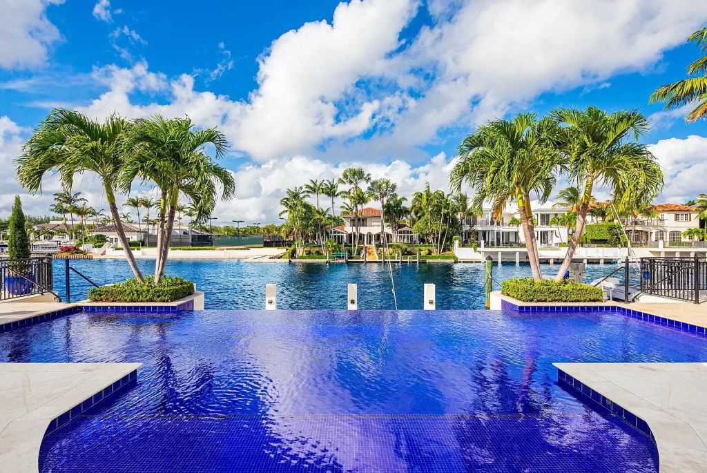 An-Impeccable-13495000-Palm-Beach-Style-Mansion-in-Boca-Raton-17