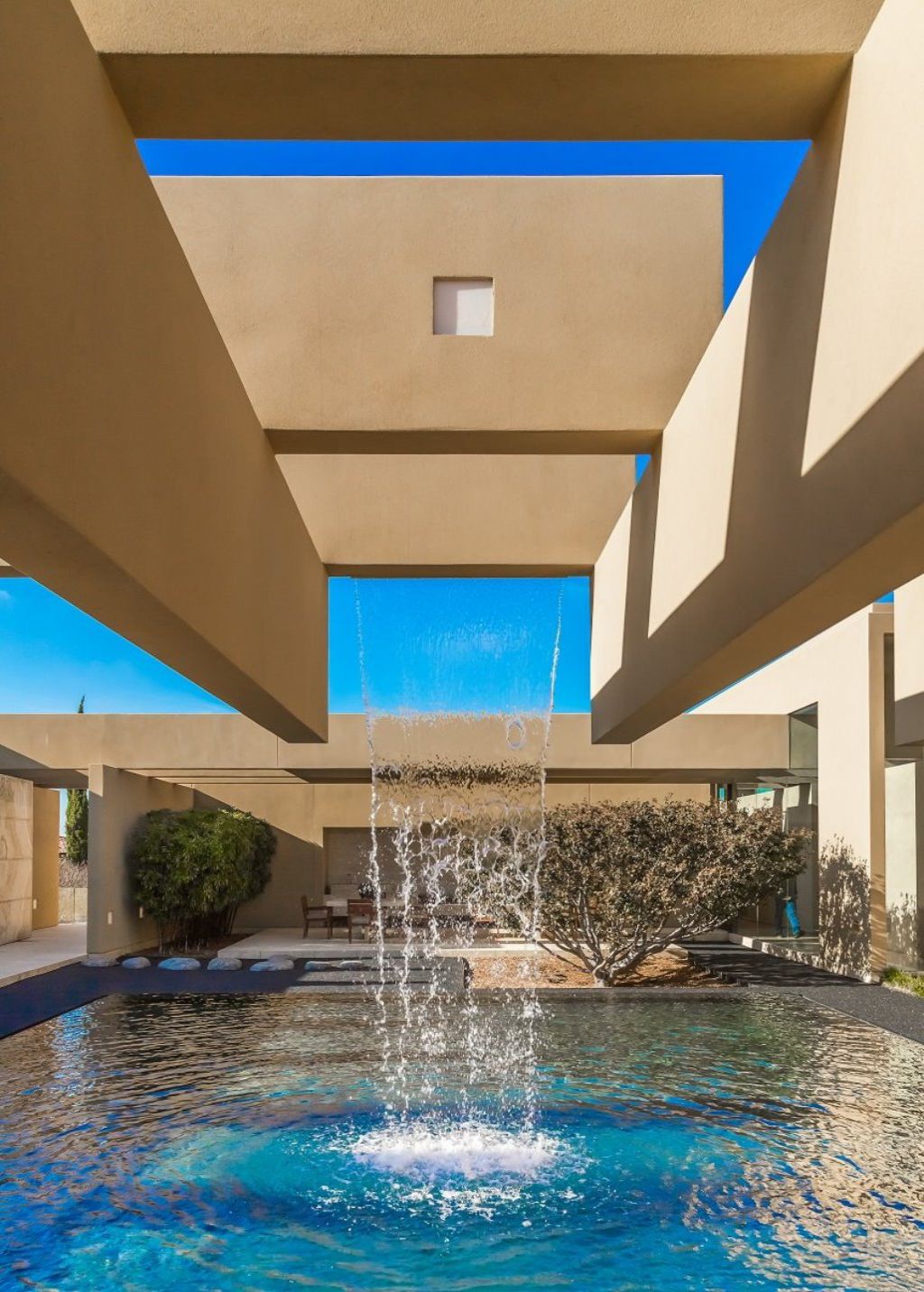 An-Ionic-Property-in-Rancho-Santa-Fe-returns-the-Market-for-16995000-10