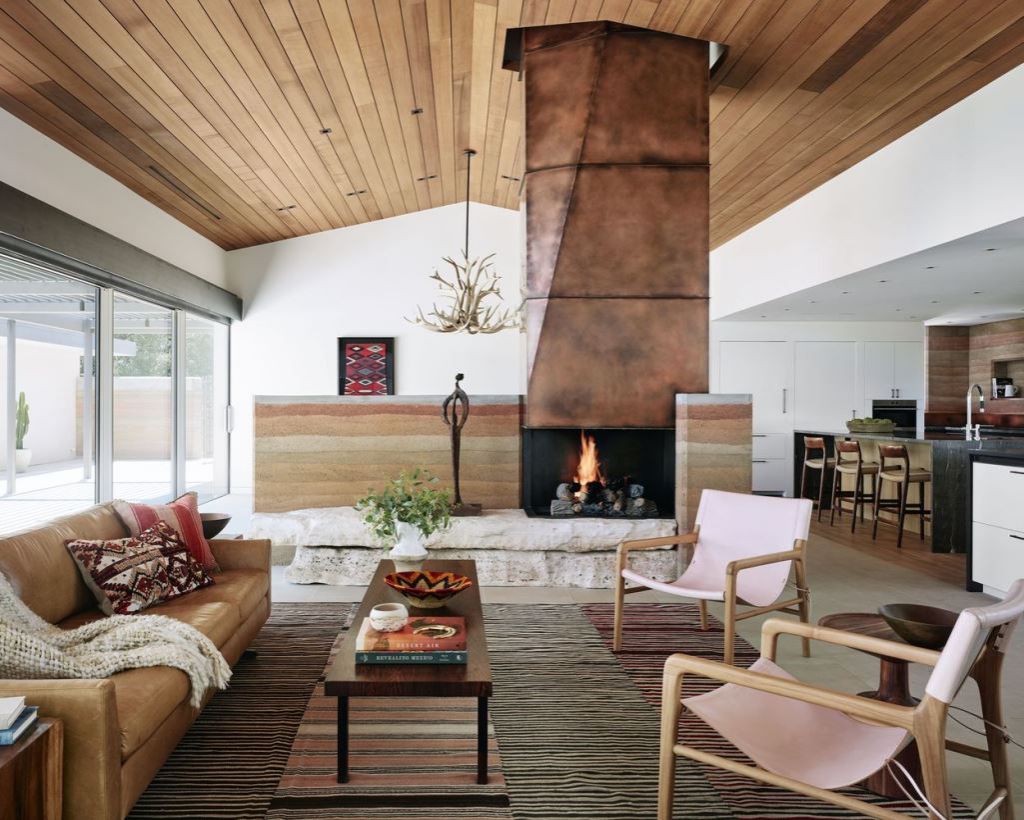 The River Ranch House in Texas was designed by Jobe Corral Architects in contemporary style is composed of beautiful oak trees, open views, and a slice of the river. This home located on beautiful lot with amazing views and wonderful outdoor living spaces including patio, pool, garden.