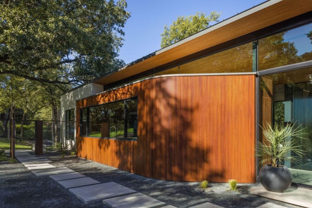 This Contemporary House in Austin, Texas, was designed by Ravel Architecture for clients in search of a quiet and private sanctuary; this house offers elegant living with fine finishes and smart amenities.