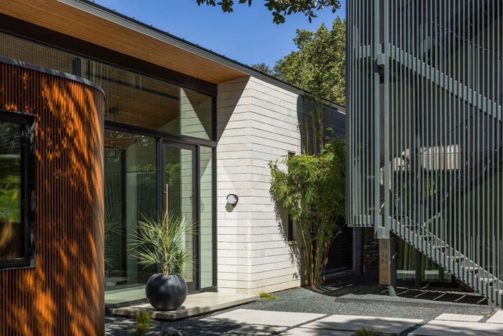 This Contemporary House in Austin, Texas, was designed by Ravel Architecture for clients in search of a quiet and private sanctuary; this house offers elegant living with fine finishes and smart amenities.