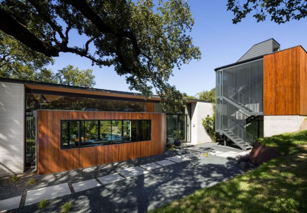 This Contemporary House in Austin, Texas, was designed by Ravel Architecture for clients in search of a quiet and private sanctuary; this house offers elegant living with fine finishes and smart amenities.