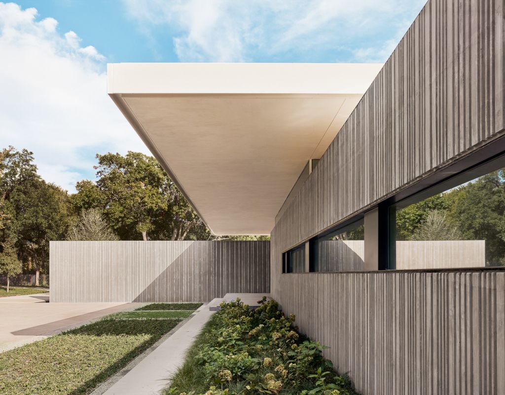 Elegant-Preston-Hollow-Home-in-Dallas-Texas-by-Specht-Architects-14
