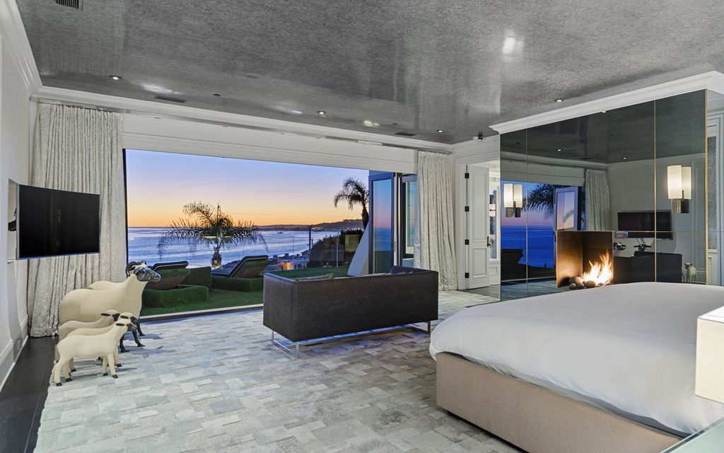 Enjoy-Superb-Living-and-Entertaining-in-35000000-Malibu-Mansion-27