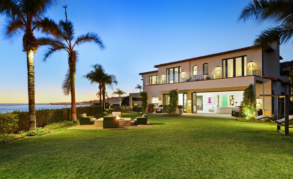 Enjoy-Superb-Living-and-Entertaining-in-35000000-Malibu-Mansion-28